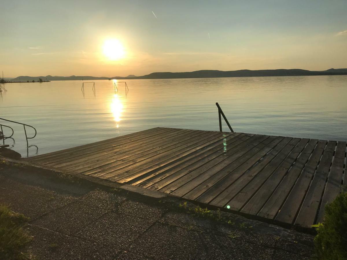 Sunny Private Beach Balatonlelle Buitenkant foto